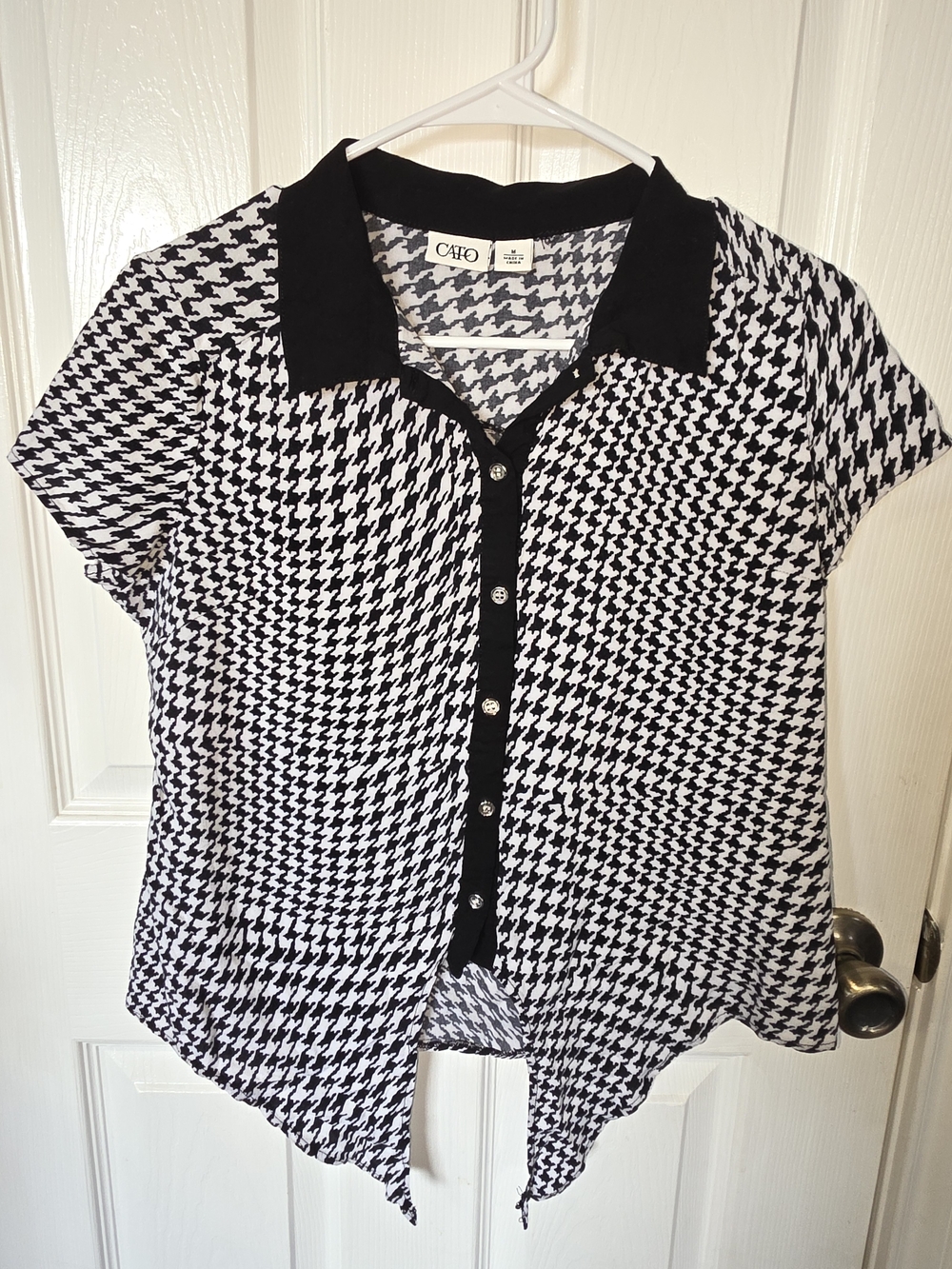 Cato Black & White Houndstooth Short Sleeve Button Front Shirt